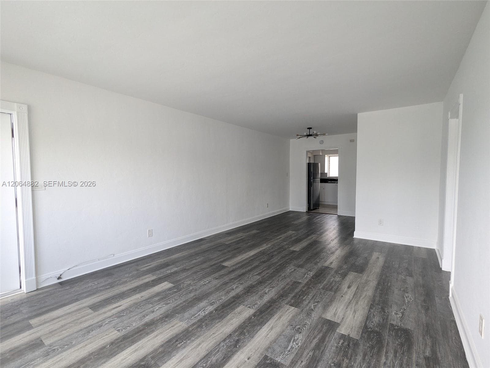 7805 Crespi Blvd 4 photo 4