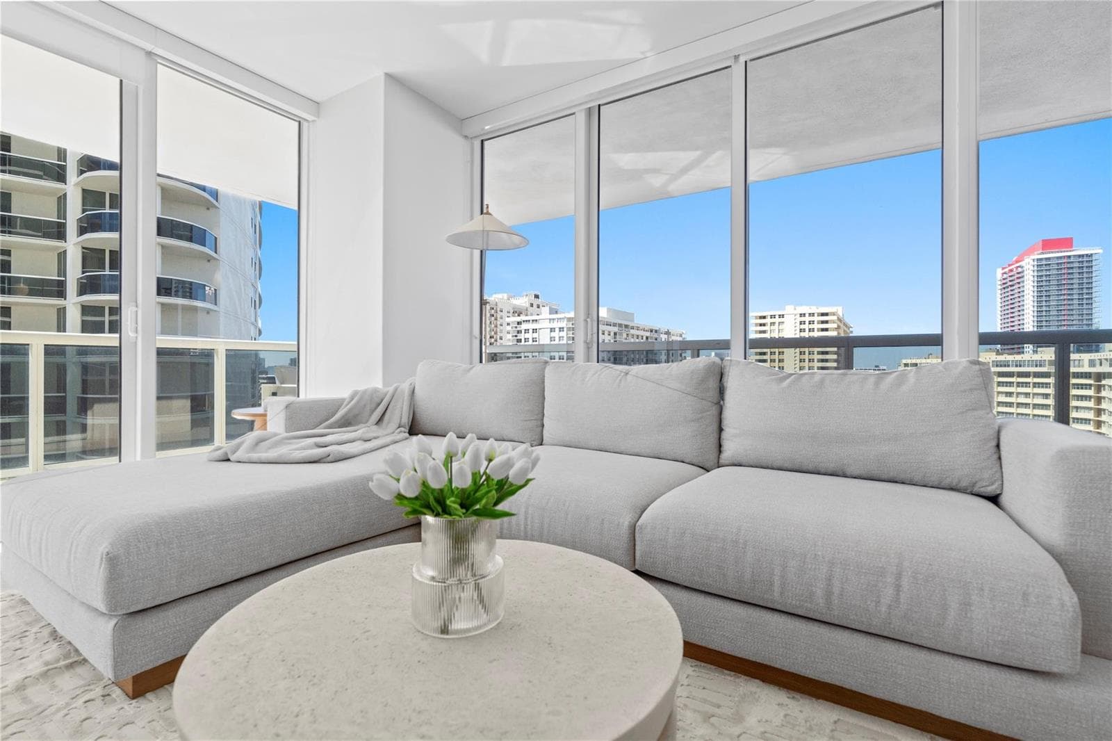 1830 S Ocean Drive 1006 photo 2