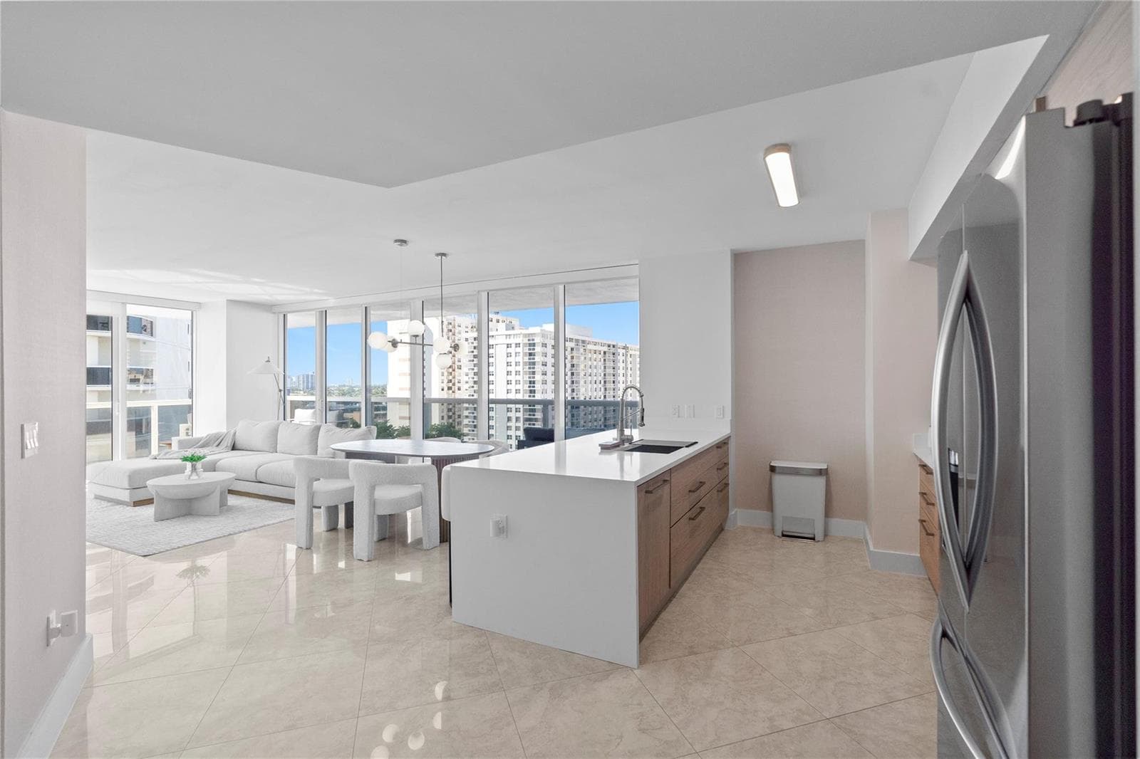 1830 S Ocean Drive 1006 photo 5