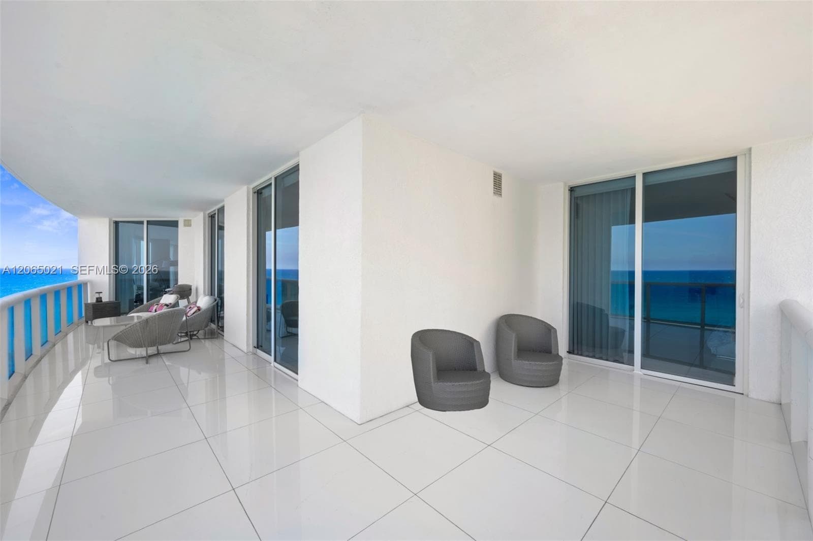 2711 S Ocean Dr 902 photo 23