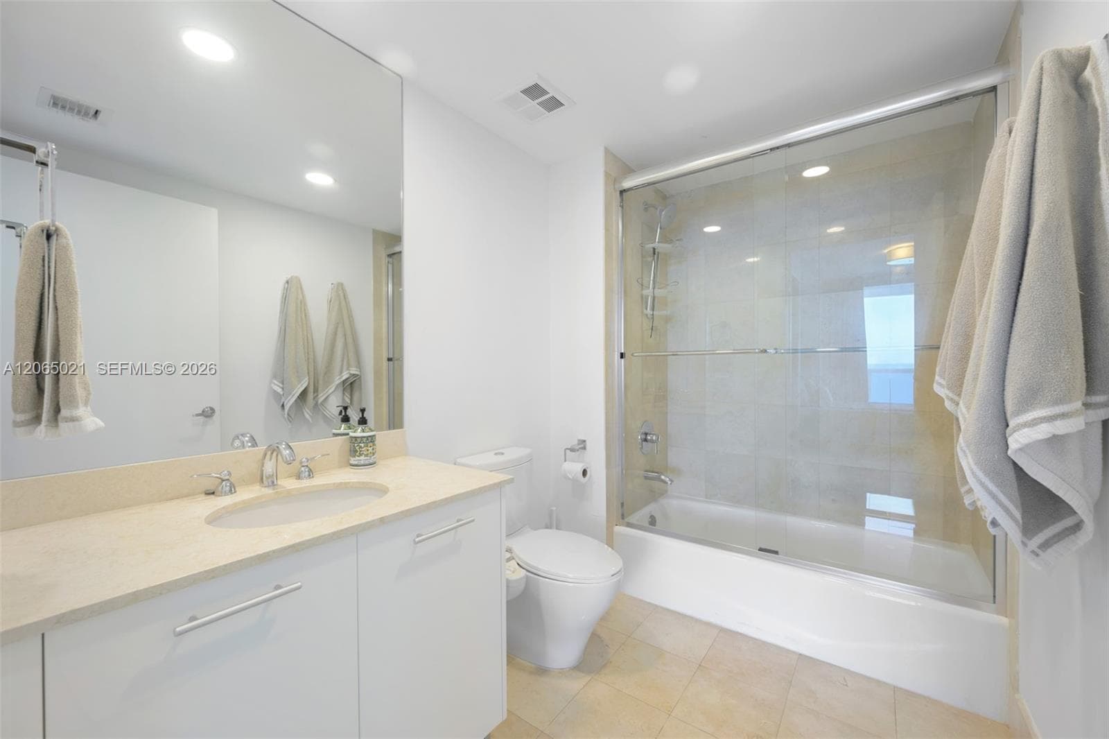 2711 S Ocean Dr 902 photo 18