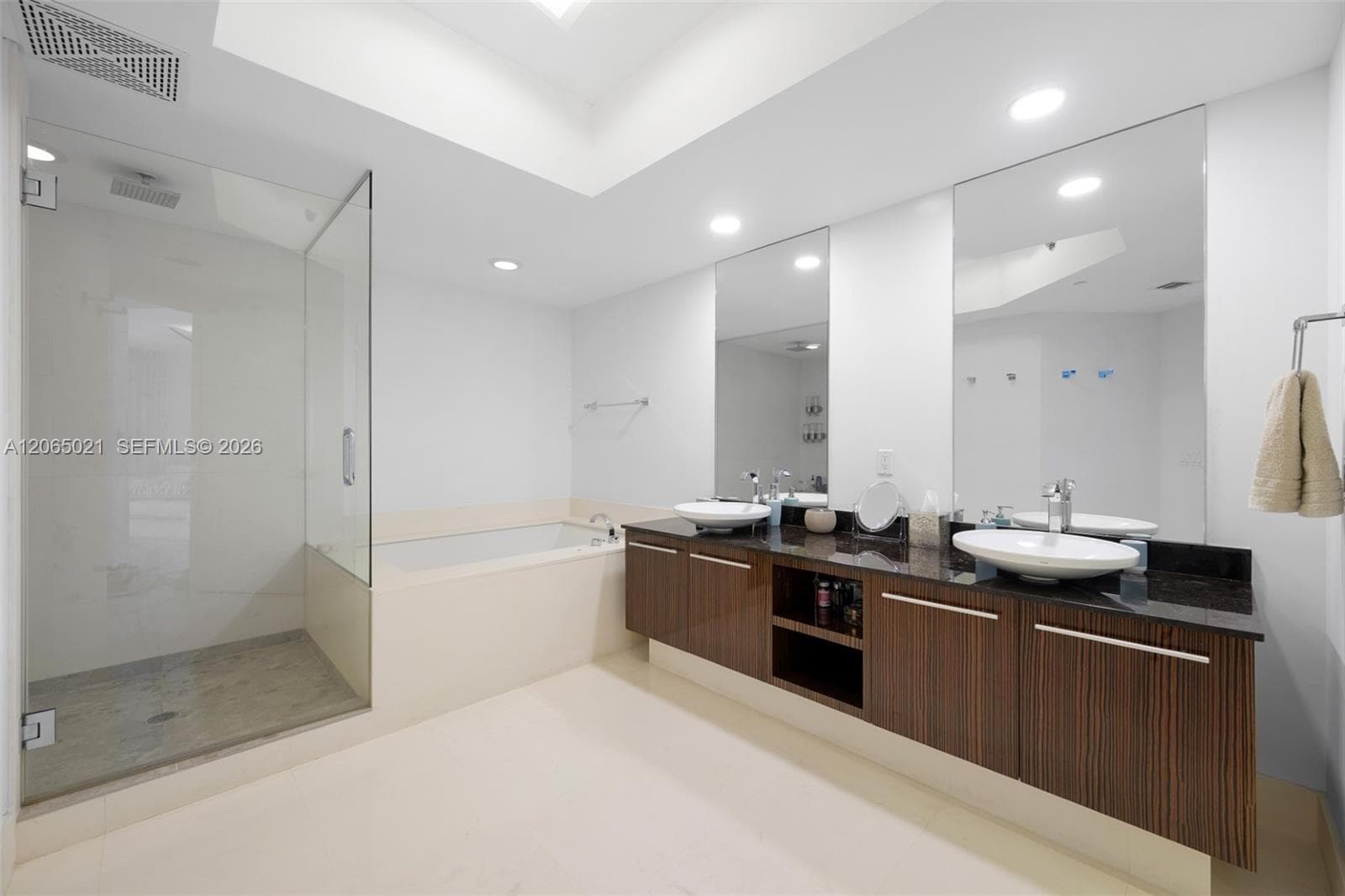 2711 S Ocean Dr 902 photo 11