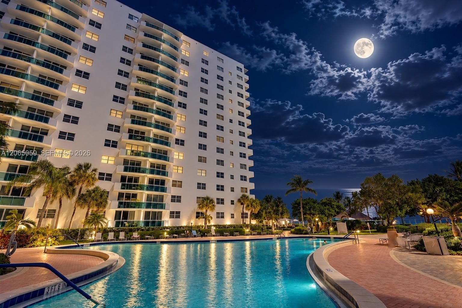 3001 S Ocean Dr 443 photo 2