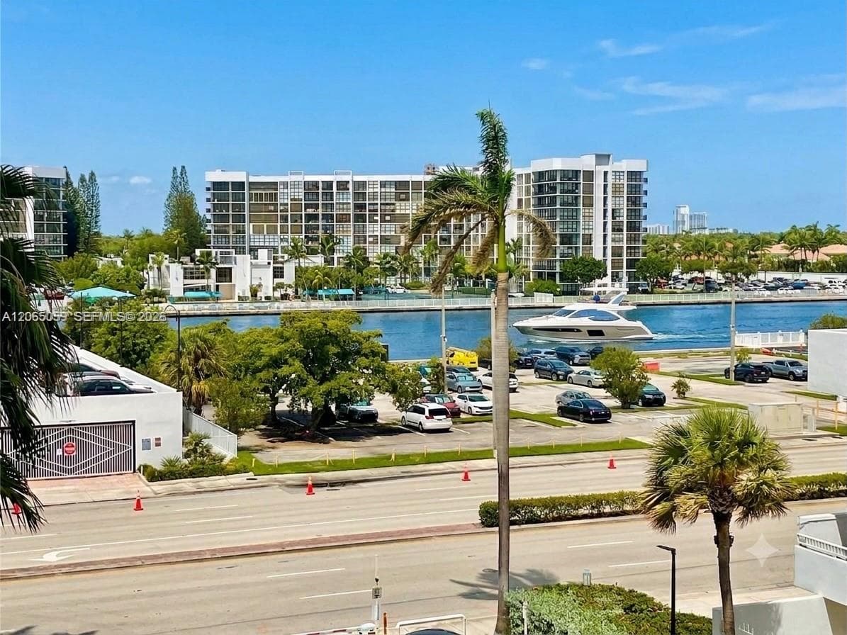 3001 S Ocean Dr 443 photo 17
