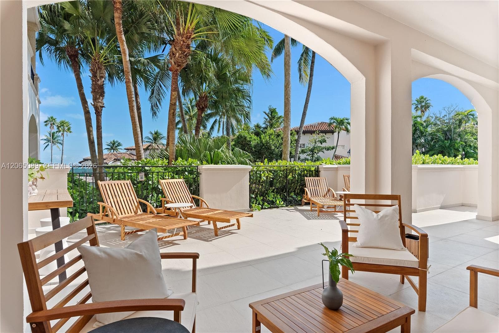 19216 Fisher Island Dr 19216 photo 7