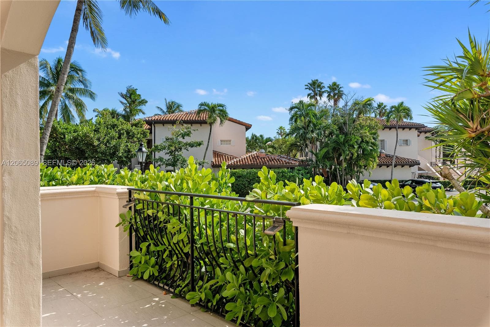 19216 Fisher Island Dr 19216 photo 9