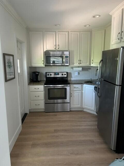 444 ZEPHYR Way photo 2