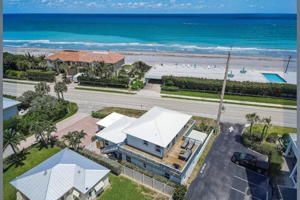 444 ZEPHYR Way photo 1