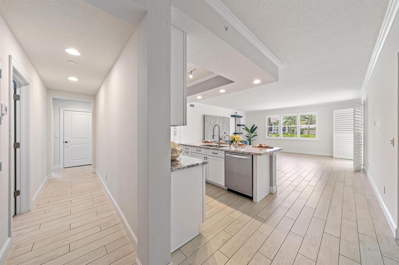 411 Bay Colony Drive N photo 2