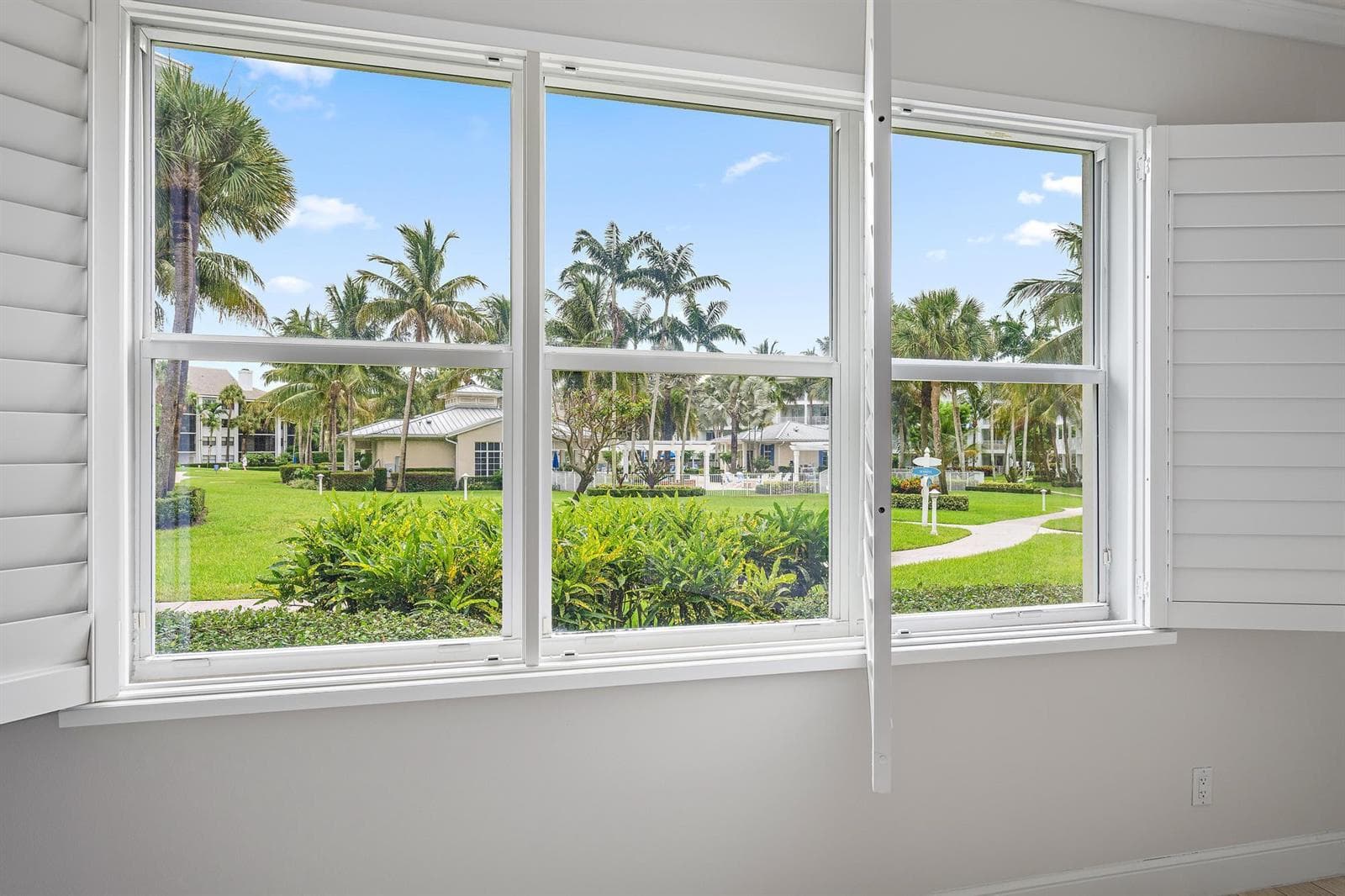 411 Bay Colony Drive N photo 8