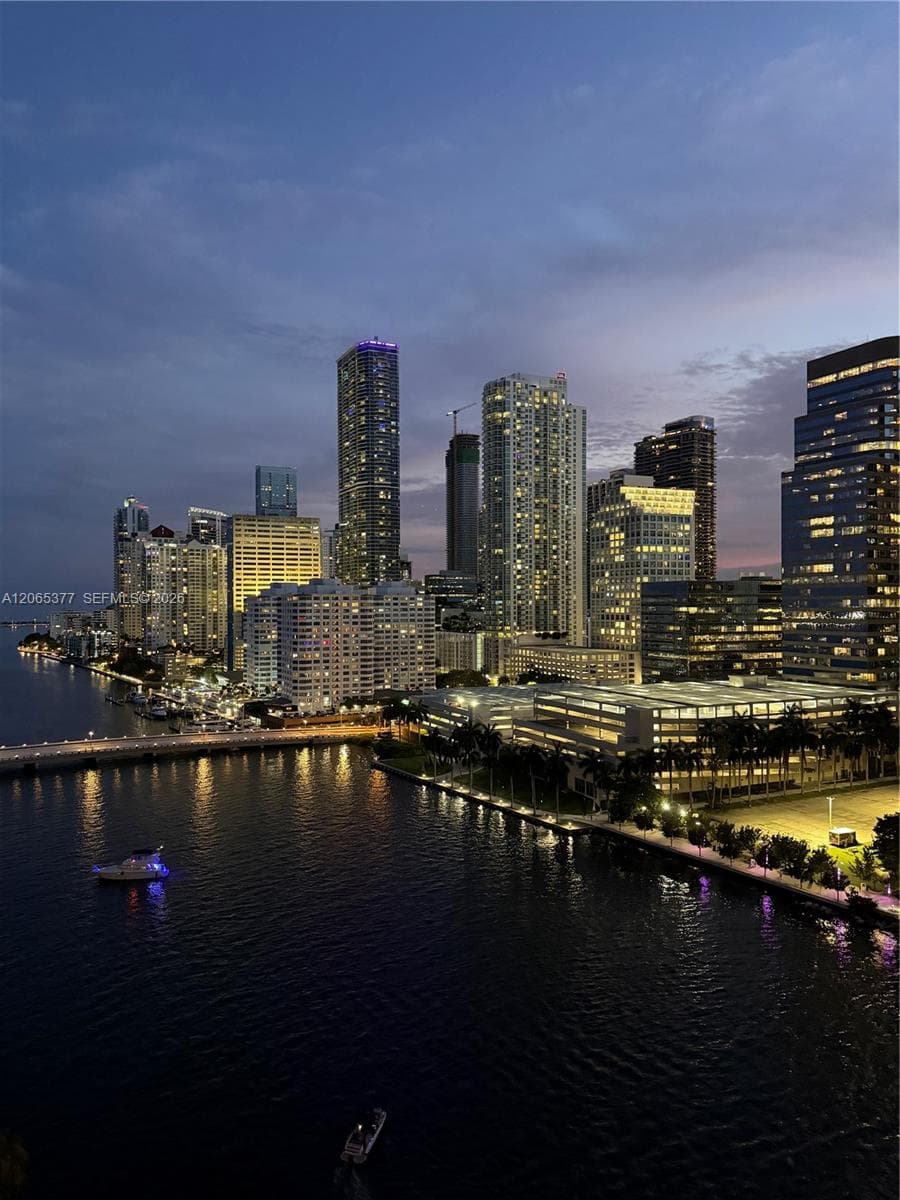801 Brickell Key Blvd 1805 photo 19