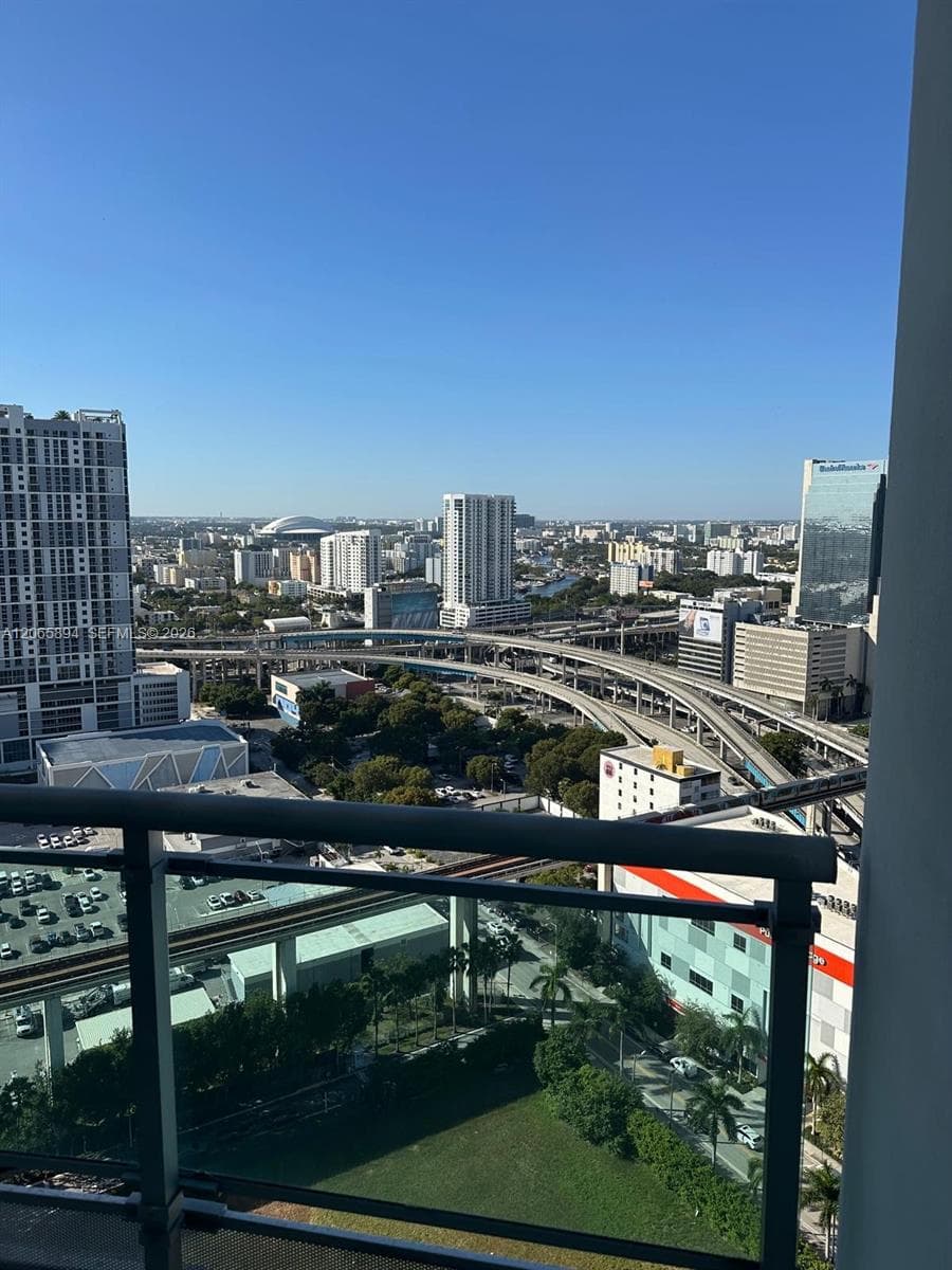 350 S Miami Ave 2913 photo 1
