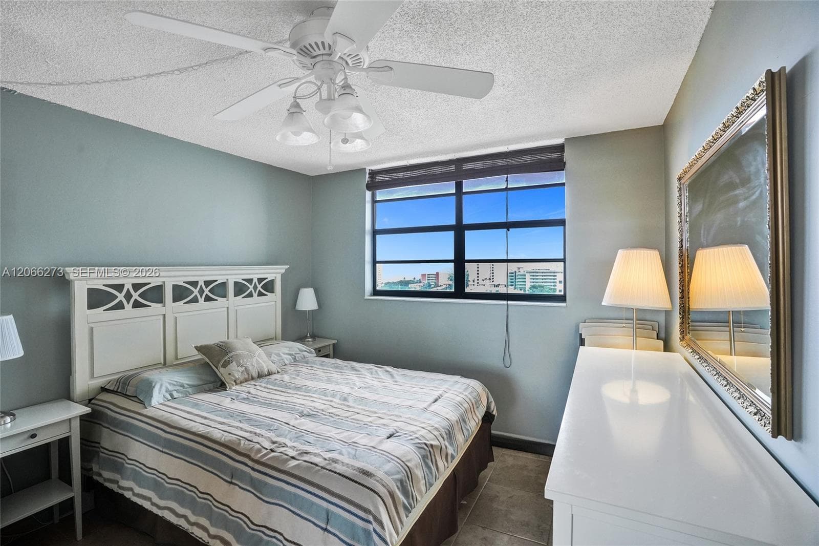 1401 N Riverside Dr 1005 photo 16