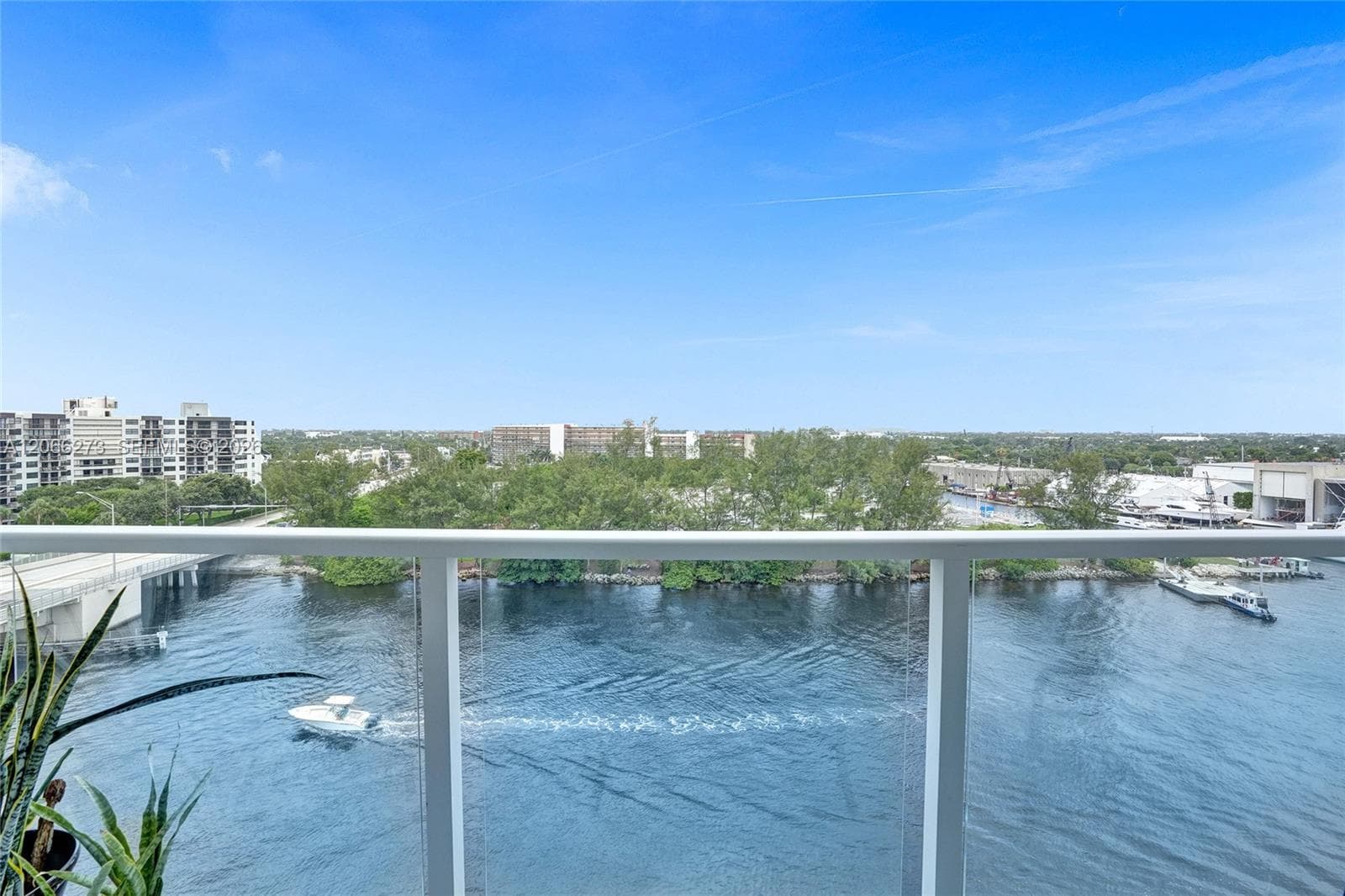 1401 N Riverside Dr 1005 photo 1