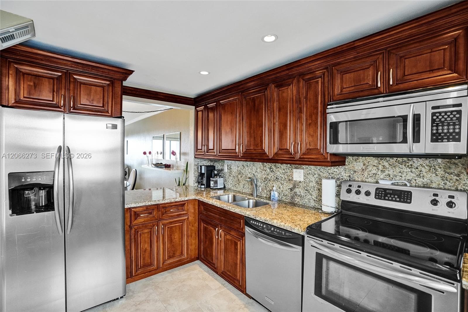 1401 N Riverside Dr 1005 photo 5