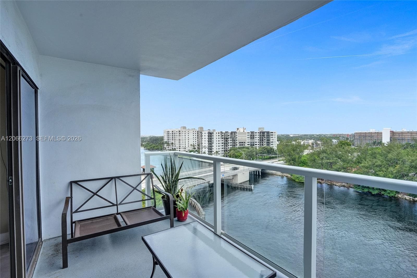 1401 N Riverside Dr 1005 photo 24