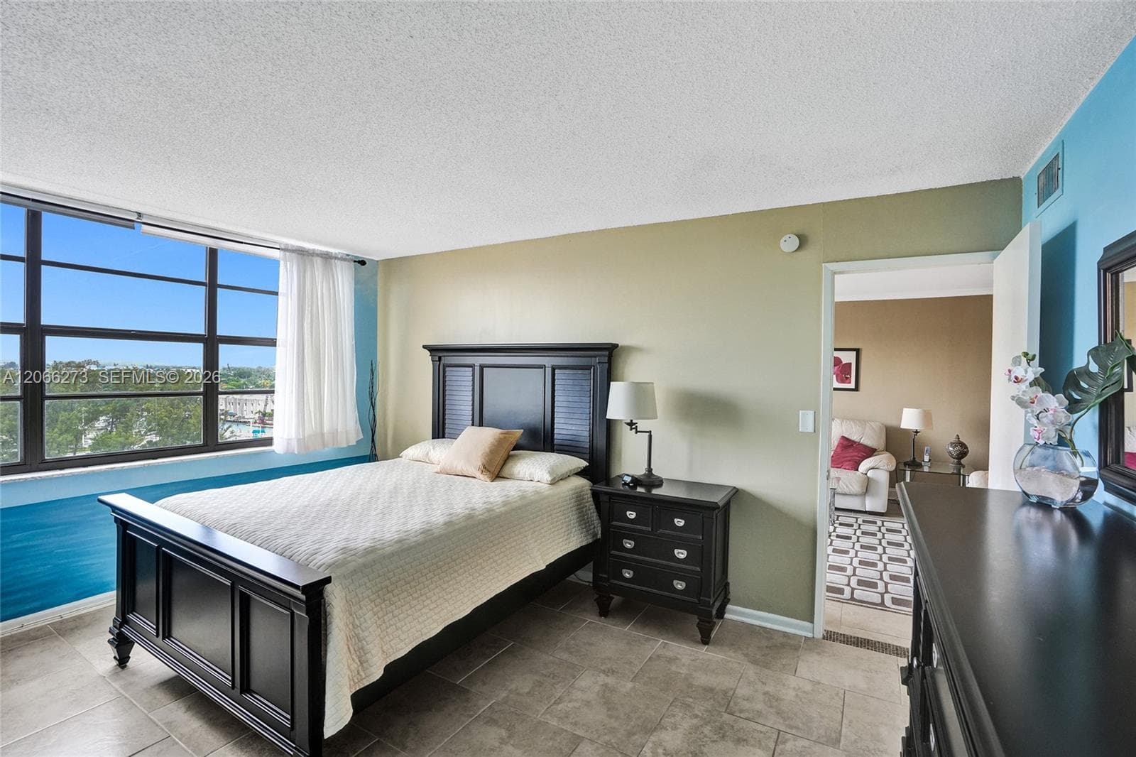 1401 N Riverside Dr 1005 photo 4