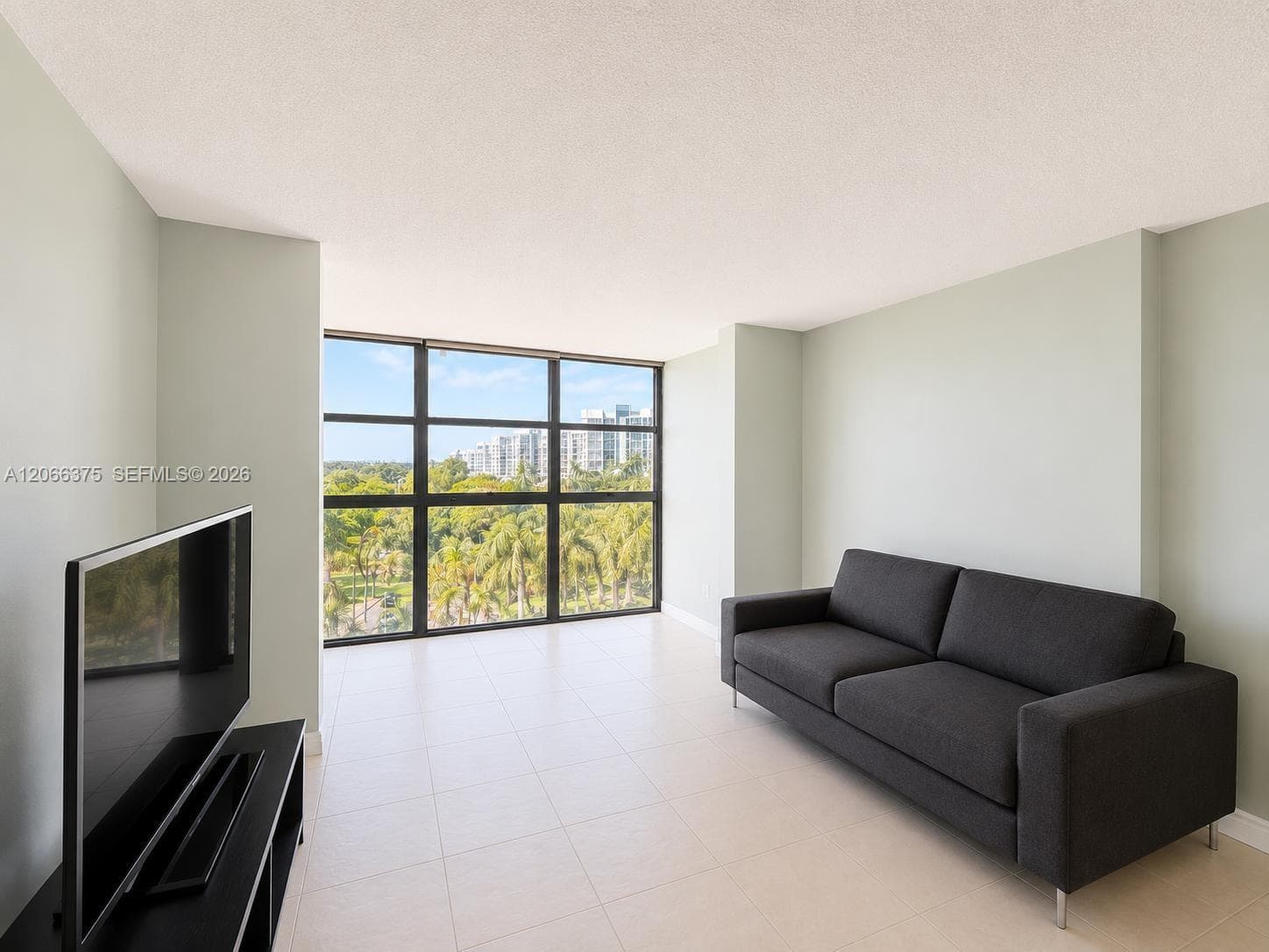 200 Leslie Dr 727 photo 1