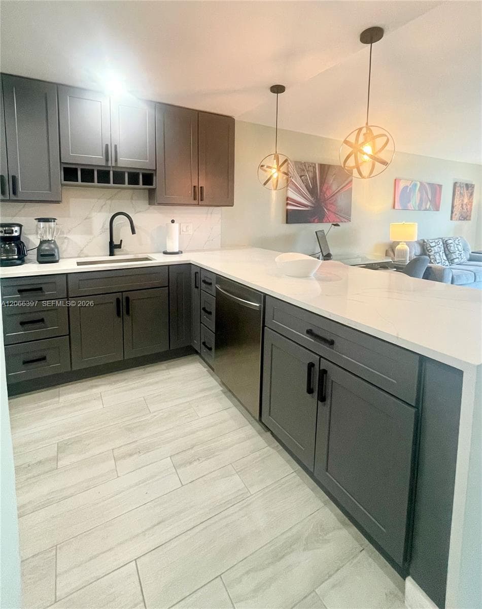 1800 N Andrews Ave 5D photo 14