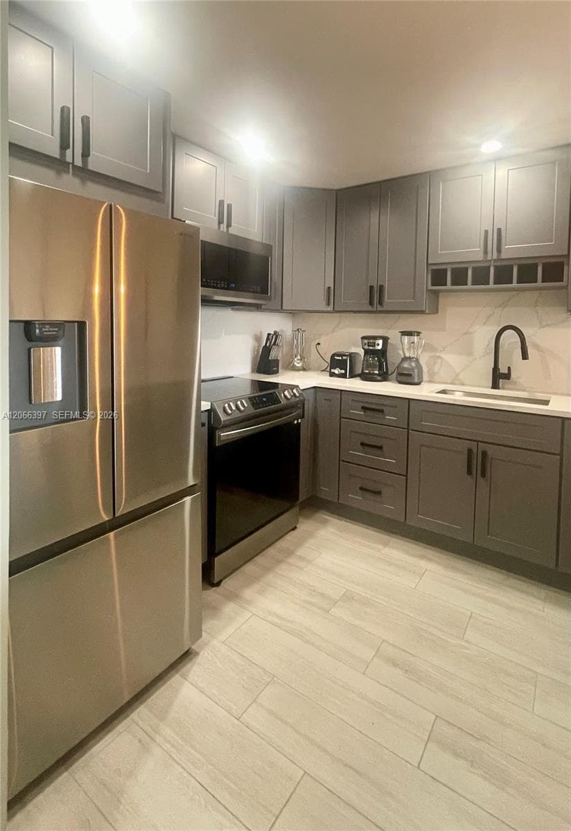 1800 N Andrews Ave 5D photo 15