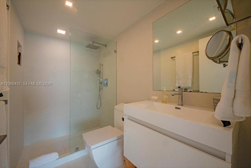 800 Claughton Island Dr 704 photo 7