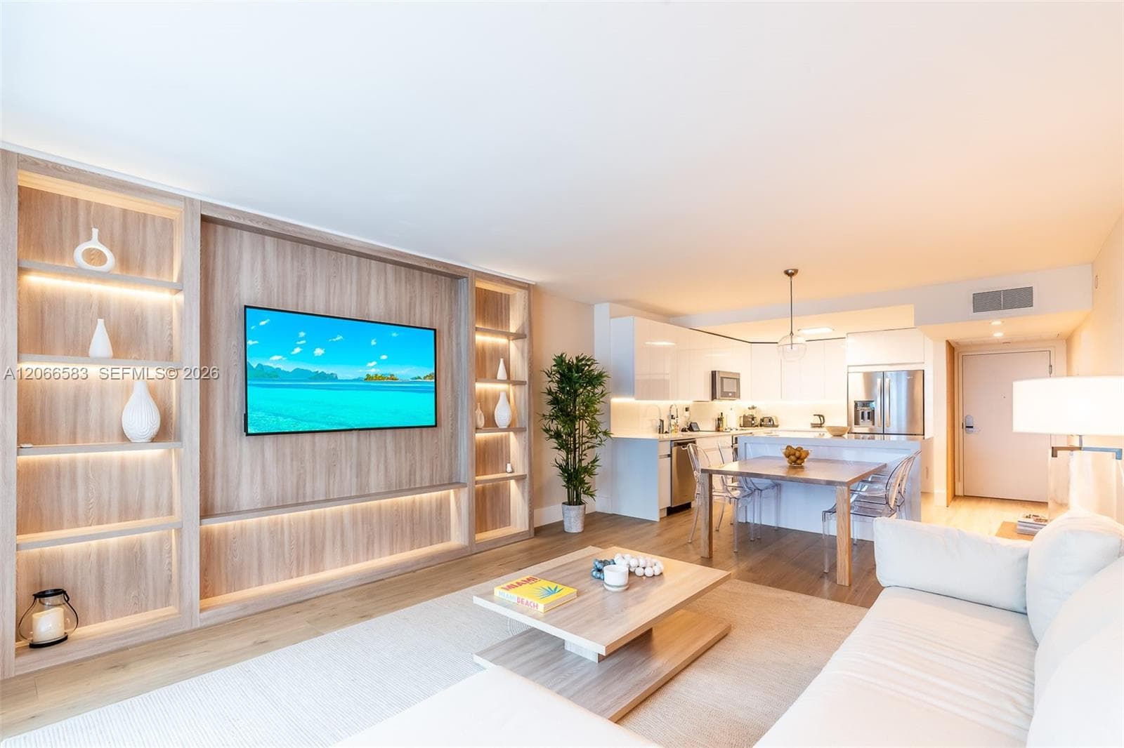 2301 Collins Ave 719 photo 1