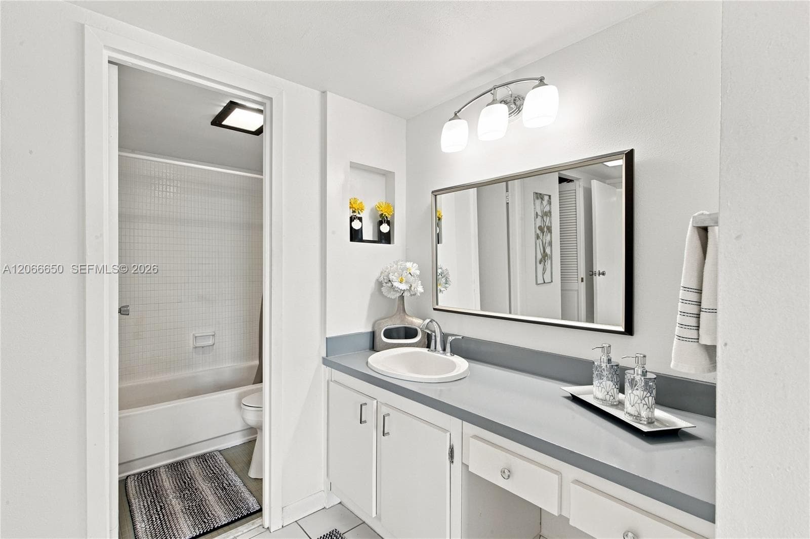 3675 N Country Club Dr 401 photo 23