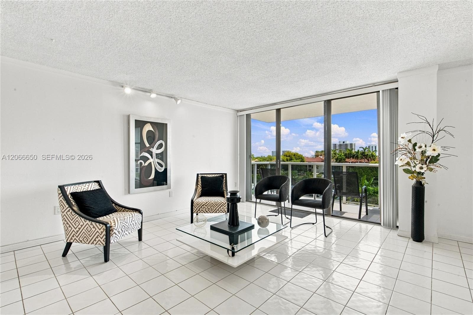3675 N Country Club Dr 401 photo 15
