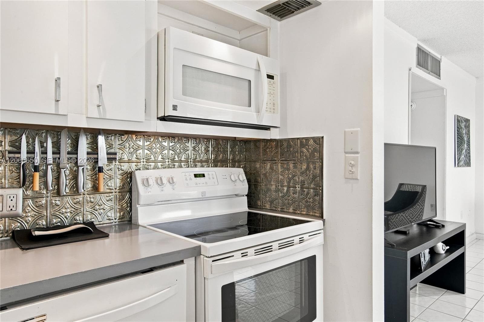 3675 N Country Club Dr 401 photo 11