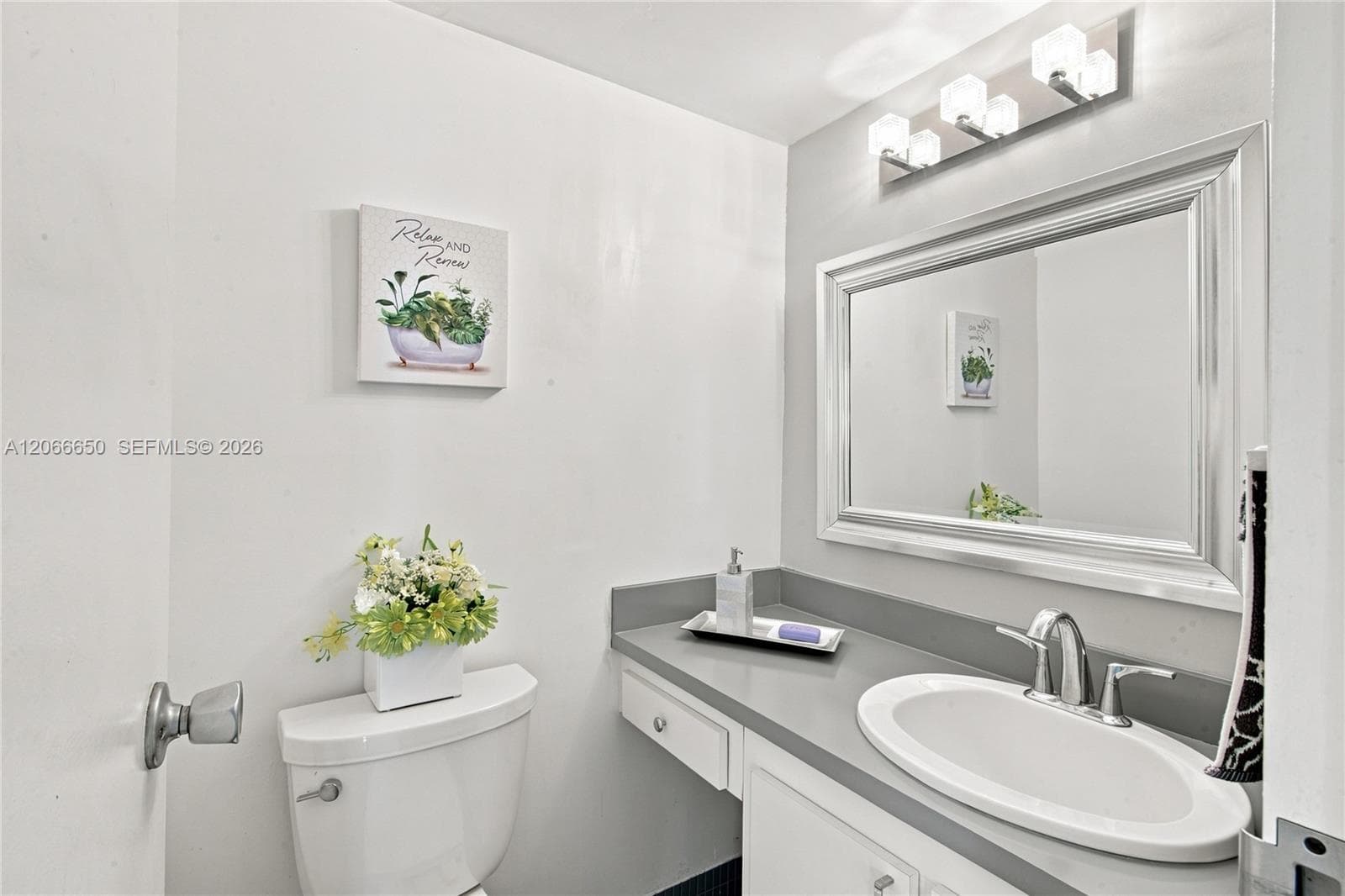 3675 N Country Club Dr 401 photo 19