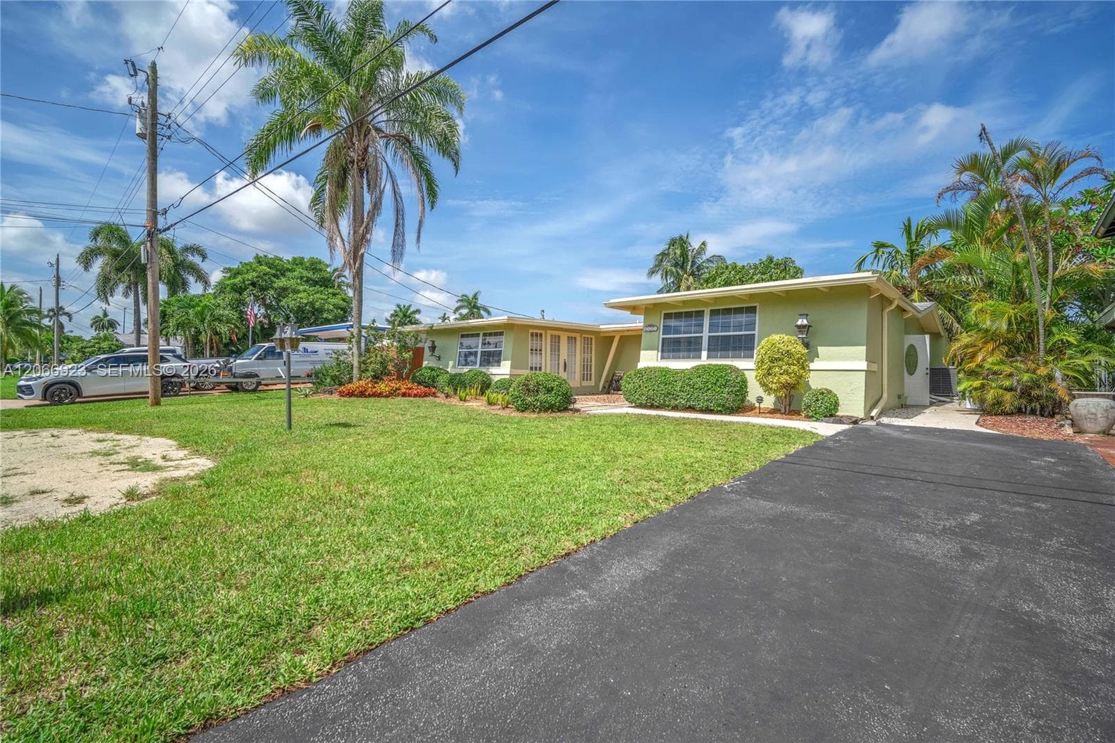 2555 Nassau Ln photo 2