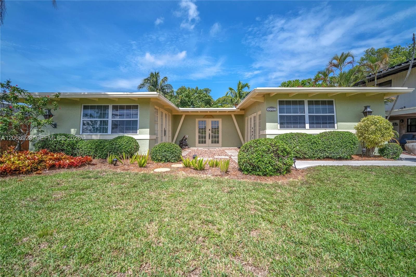 2555 Nassau Ln photo 1