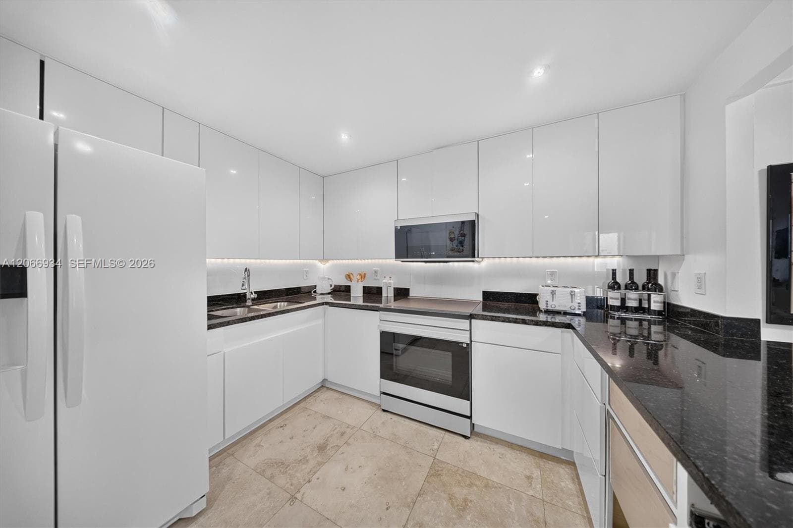 2301 Collins Ave 908 photo 4