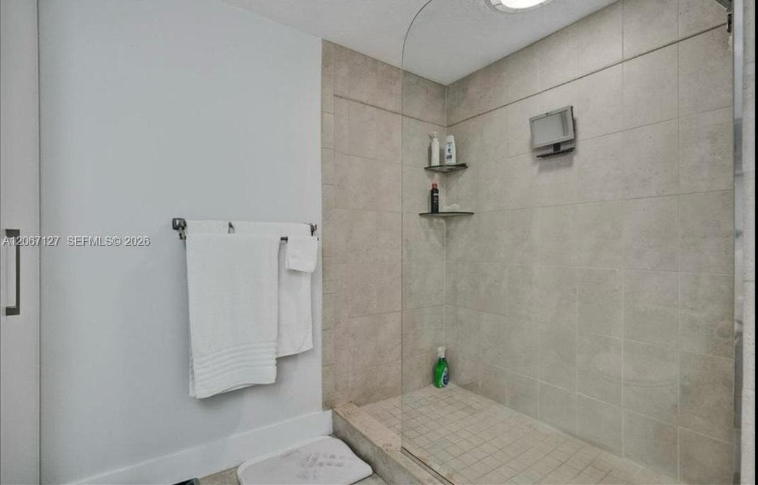18100 N Bay Rd 508 photo 13
