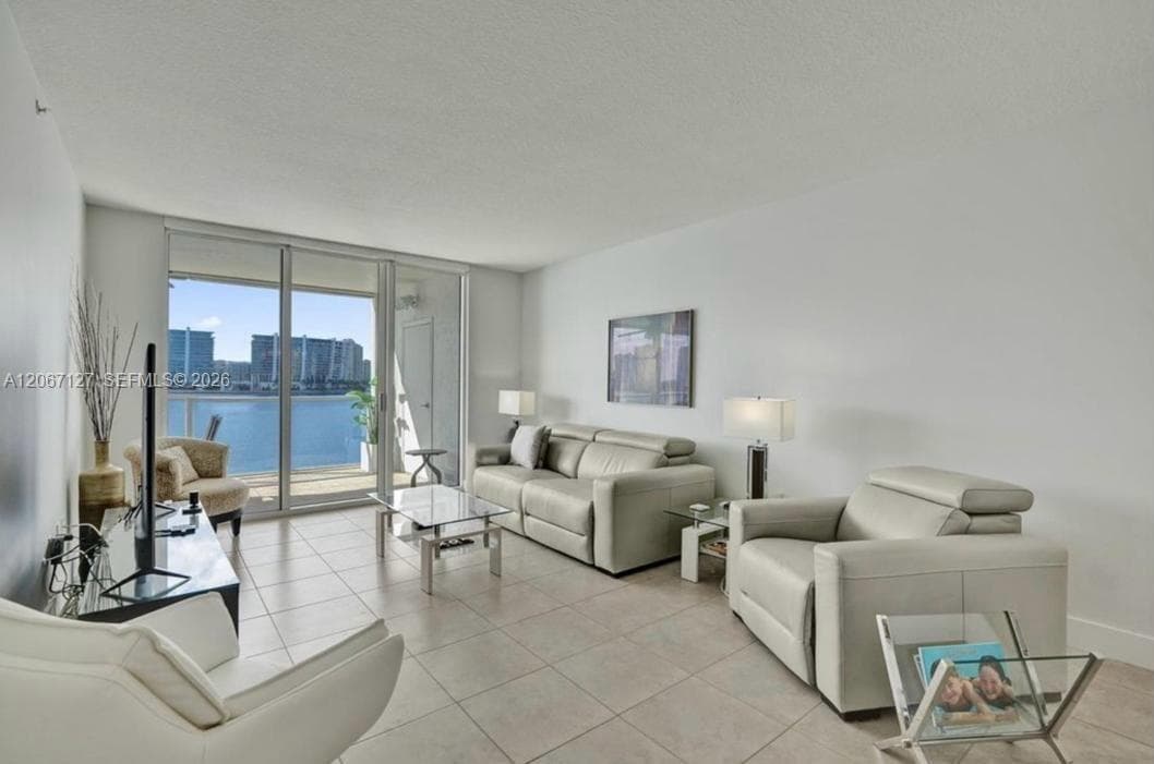 18100 N Bay Rd 508 photo 3