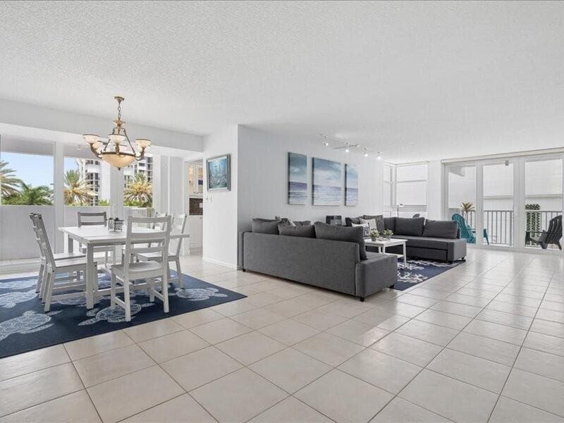 1370 S OCEAN Boulevard 305 photo 2