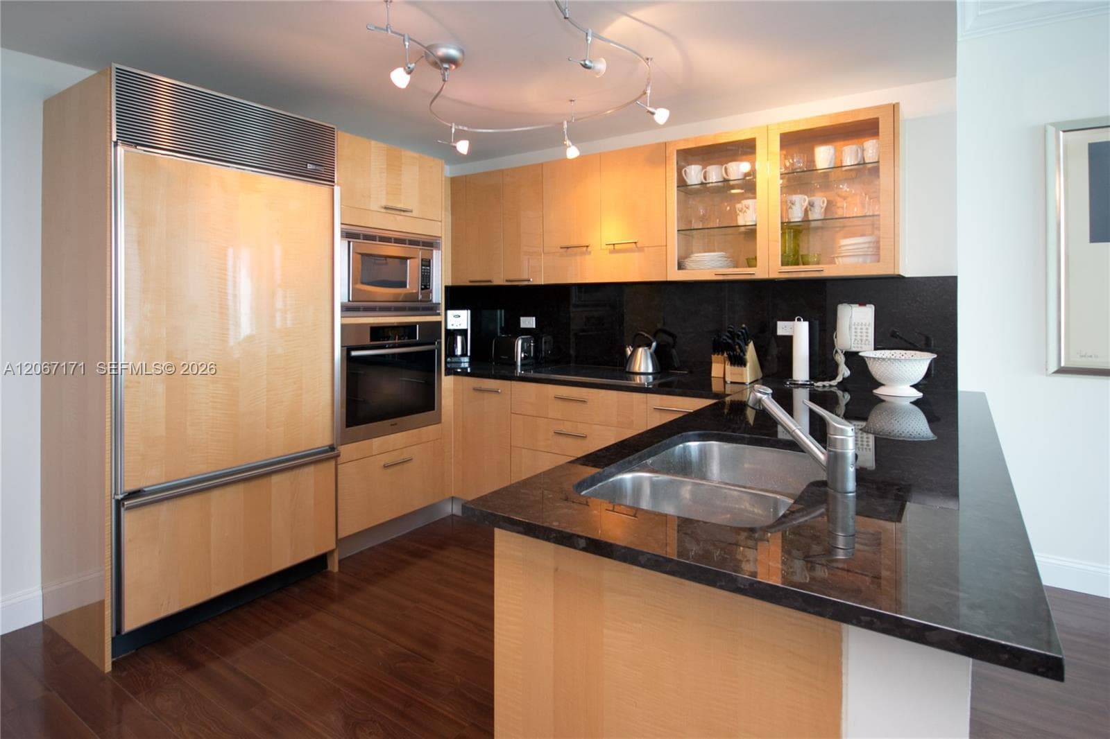 6799 Collins Ave 1103 photo 4