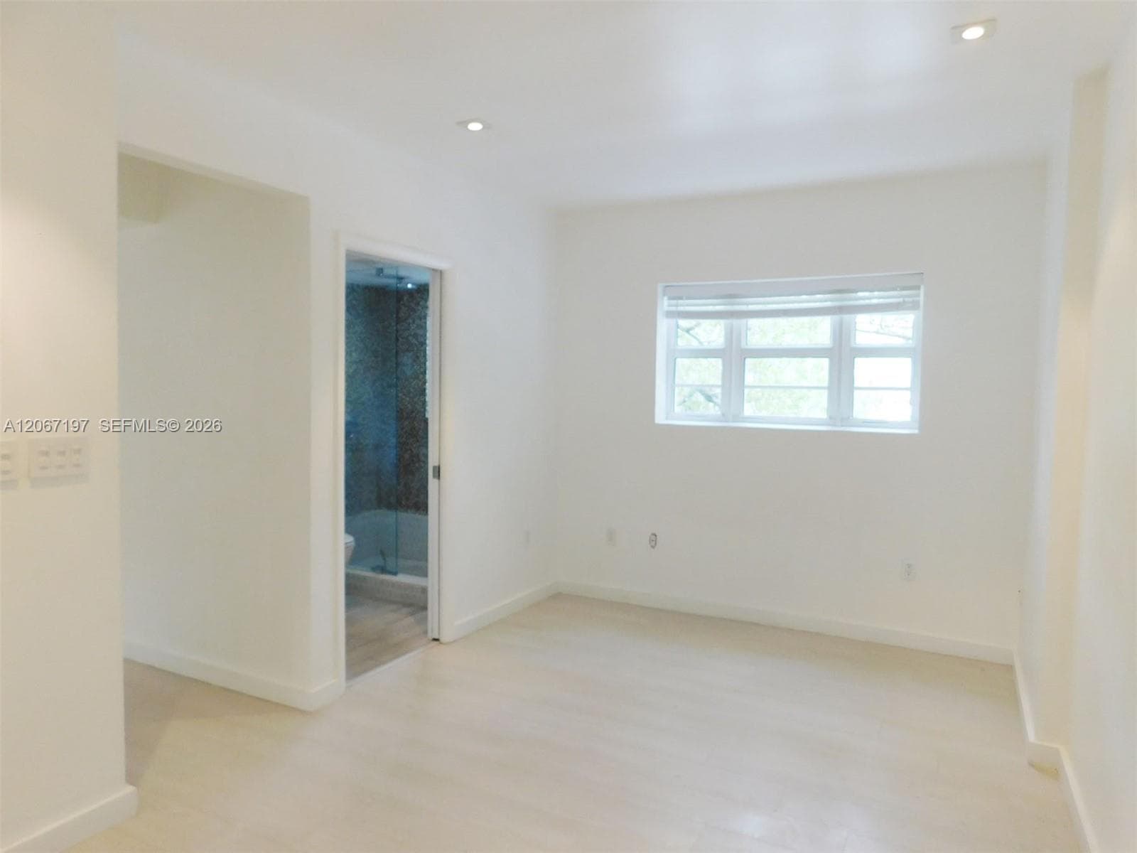4812 Pine Tree Dr 206 photo 17