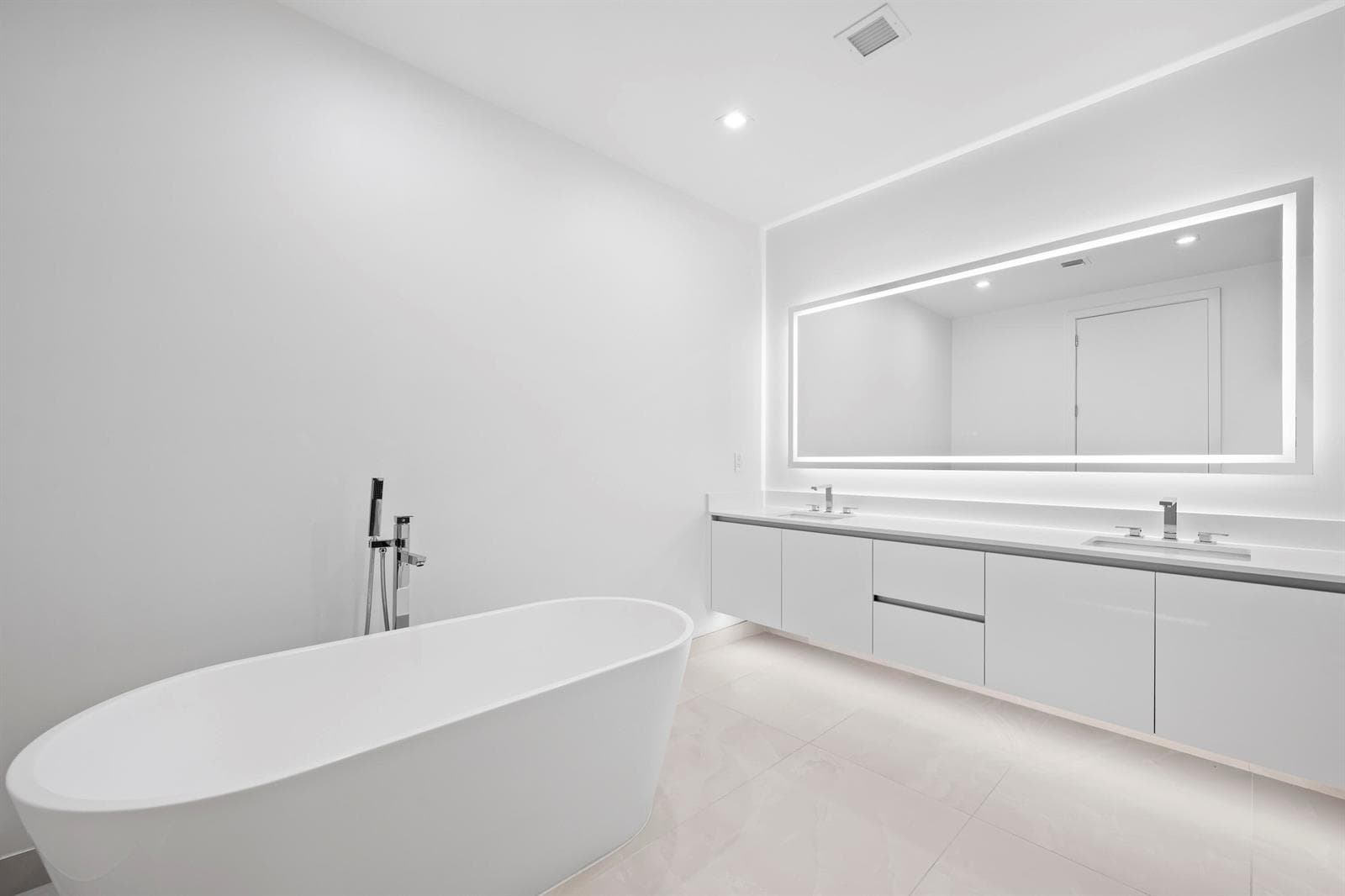 220 Lake Shore Drive 813 photo 6