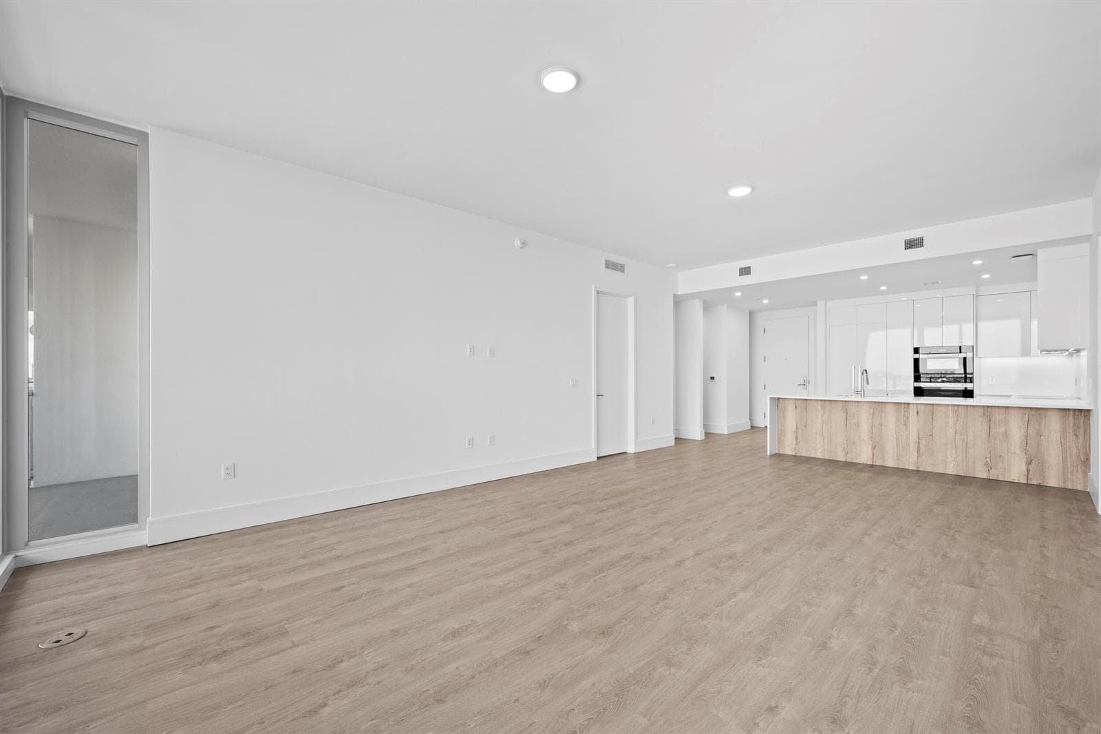 220 Lake Shore Drive 813 photo 5