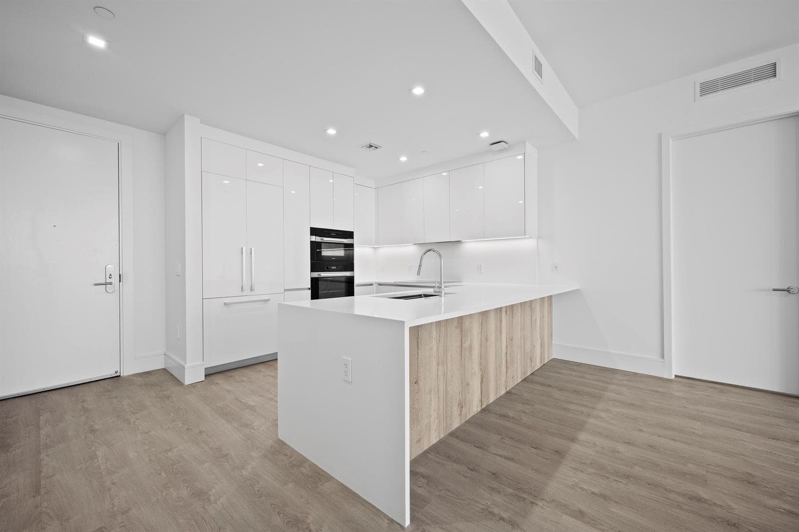 220 Lake Shore Drive 813 photo 4