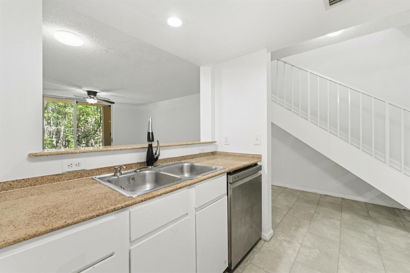1100 Scotia Drive 102 photo 20
