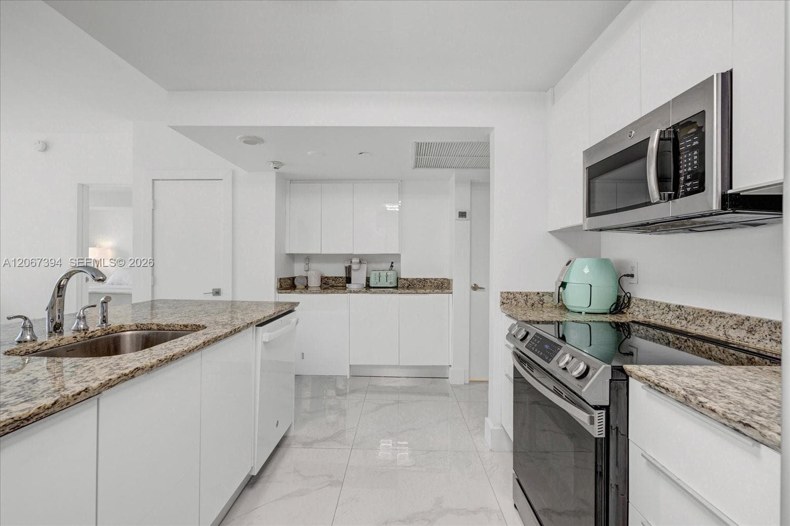 10275 Collins Ave 916 photo 9