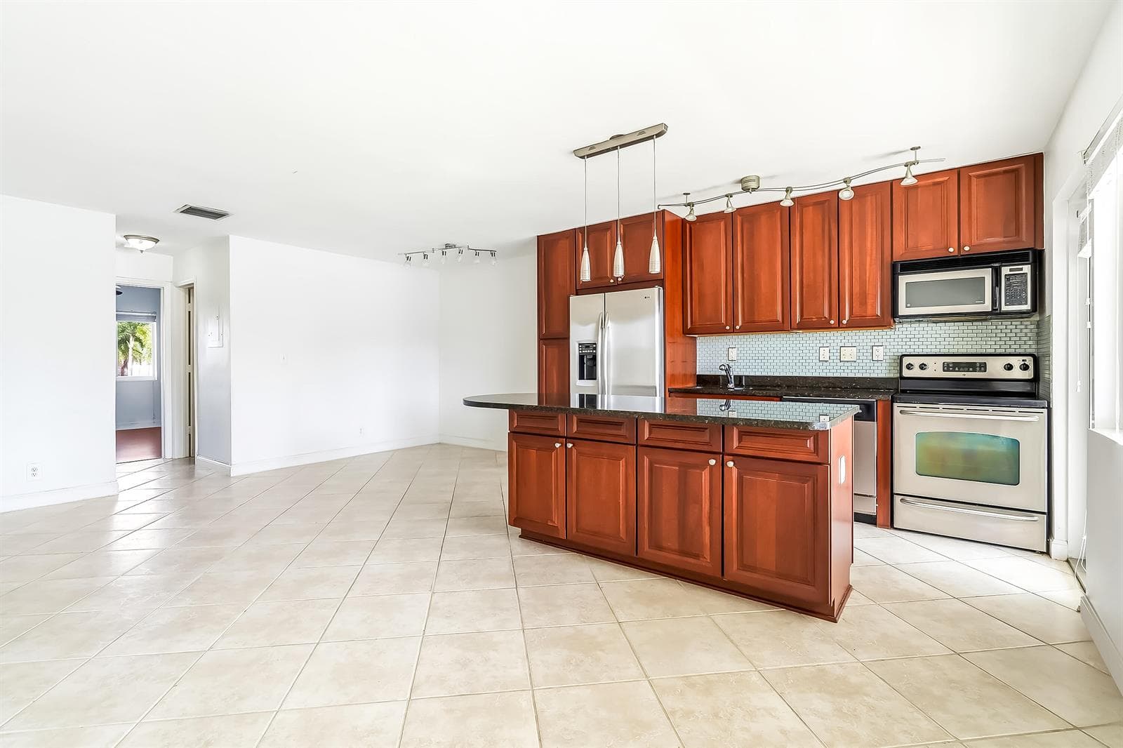 2895 NE 32ND Street 207 photo 1