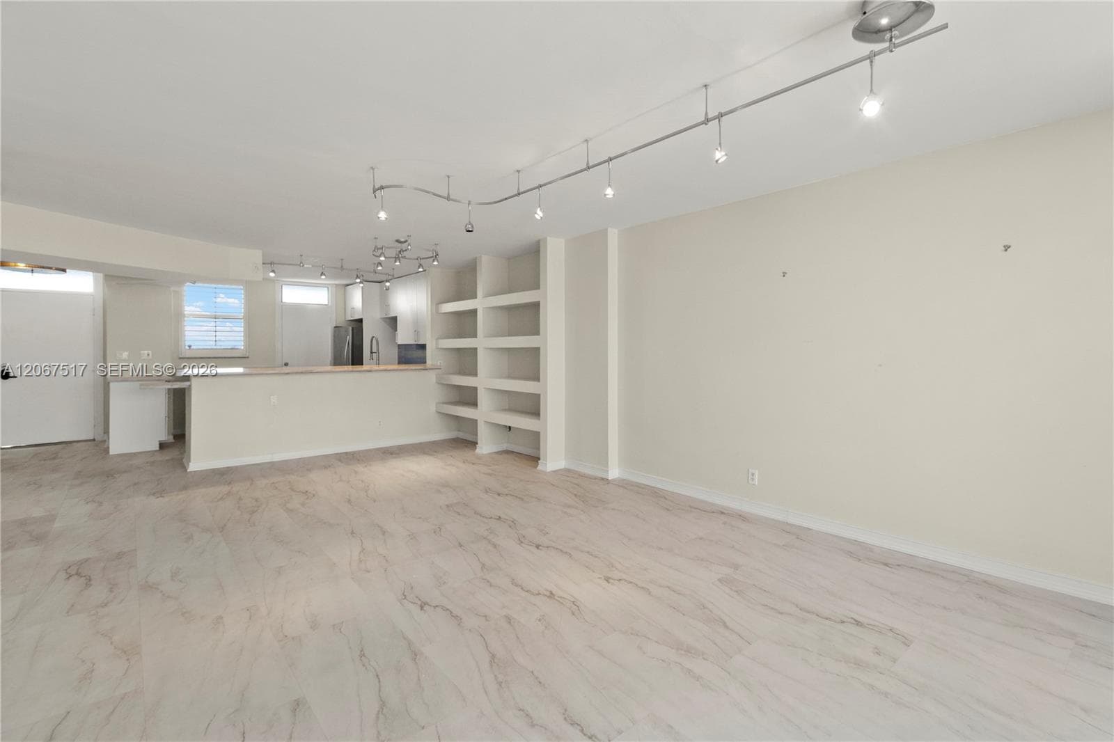 3703 NE 166th St 904 photo 5
