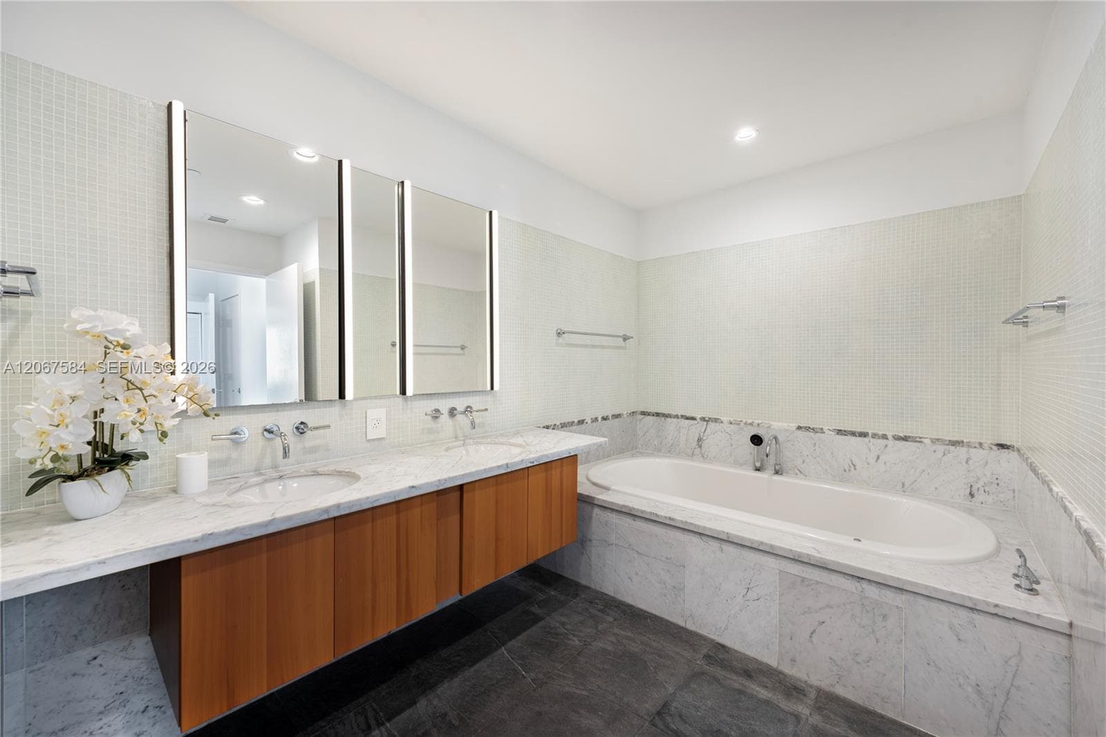 6101 Aqua Ave 703 photo 17