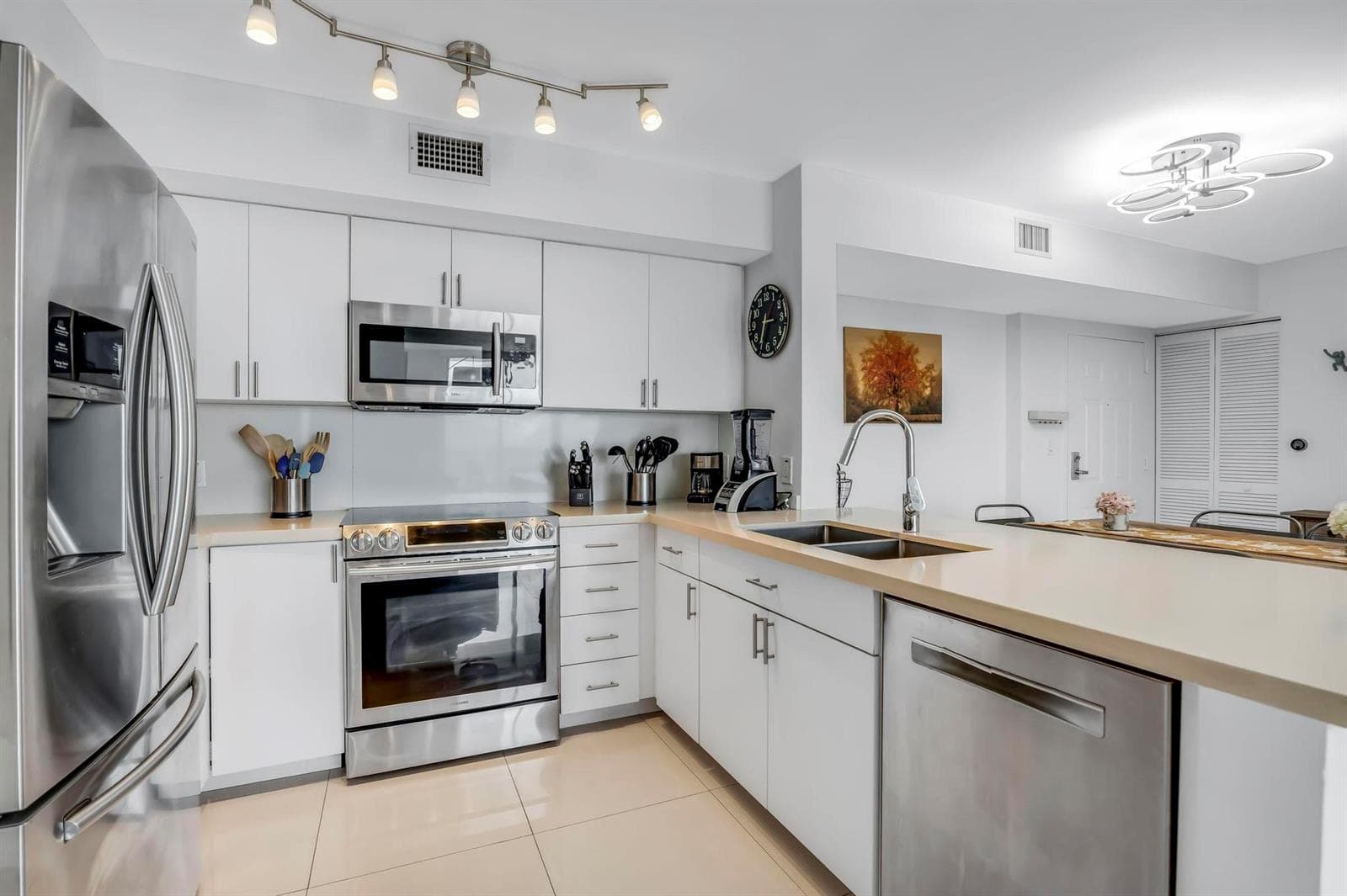 1155 BRICKELL BAY Drive 2509 photo 17