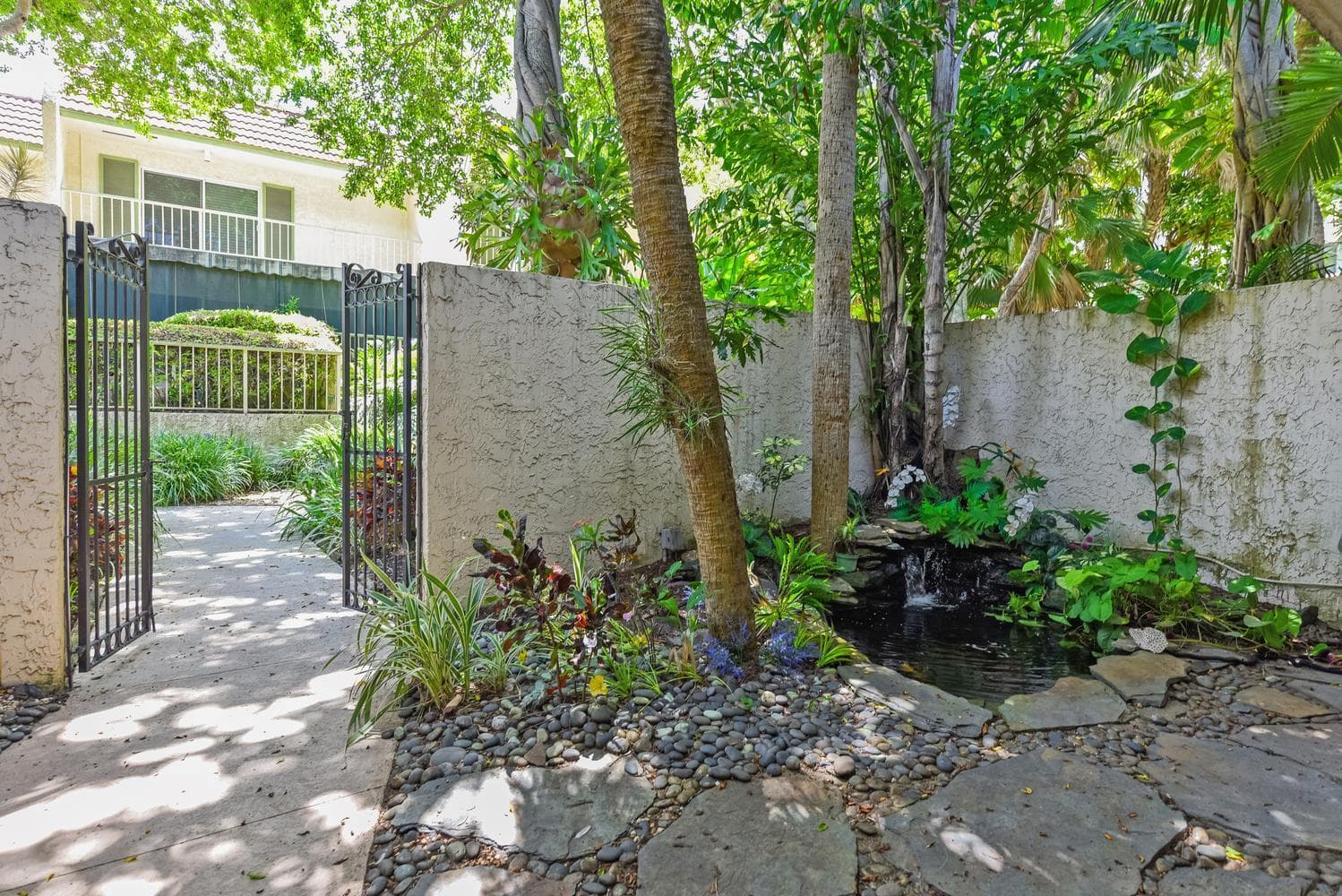 1172 Hillsboro Mile 2-4 photo 11