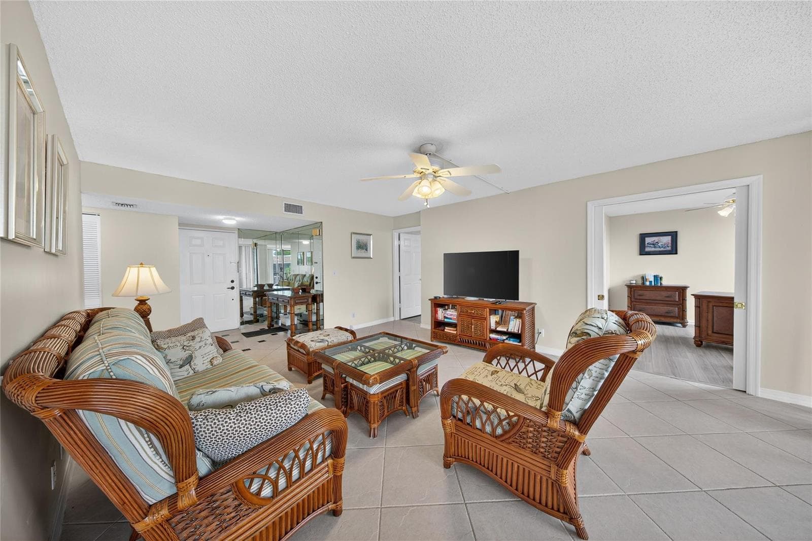 800 JEFFERY Street 405 photo 6