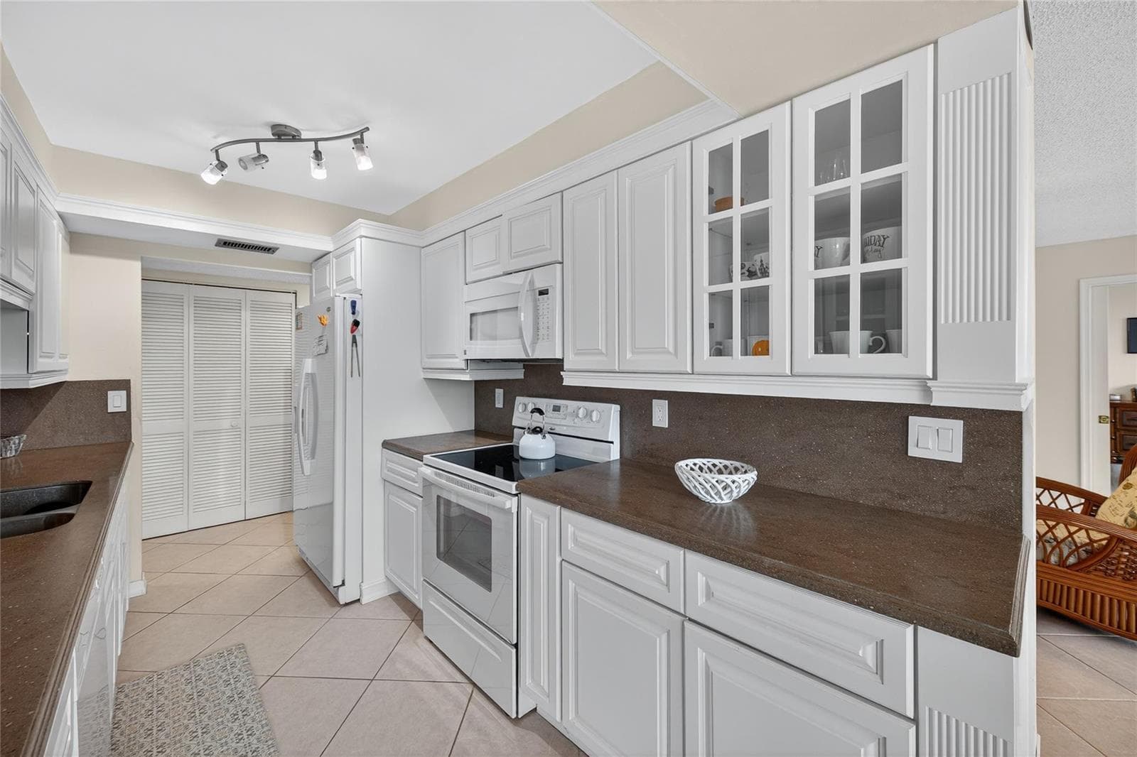 800 JEFFERY Street 405 photo 13